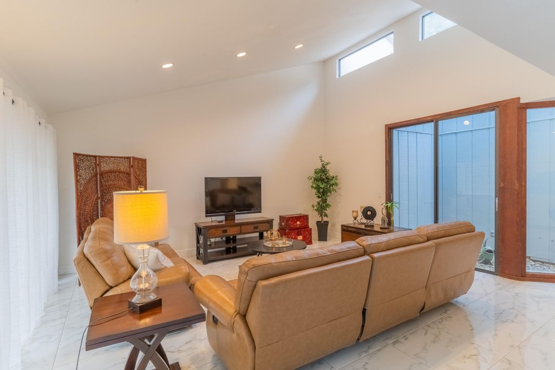 合同活跃: $419,000 (2 贝兹, 2 浴室, 1624 平方英尺)