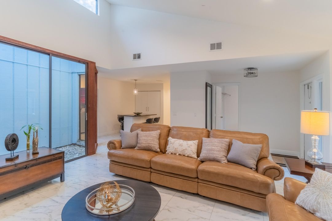 合同活跃: $419,000 (2 贝兹, 2 浴室, 1624 平方英尺)