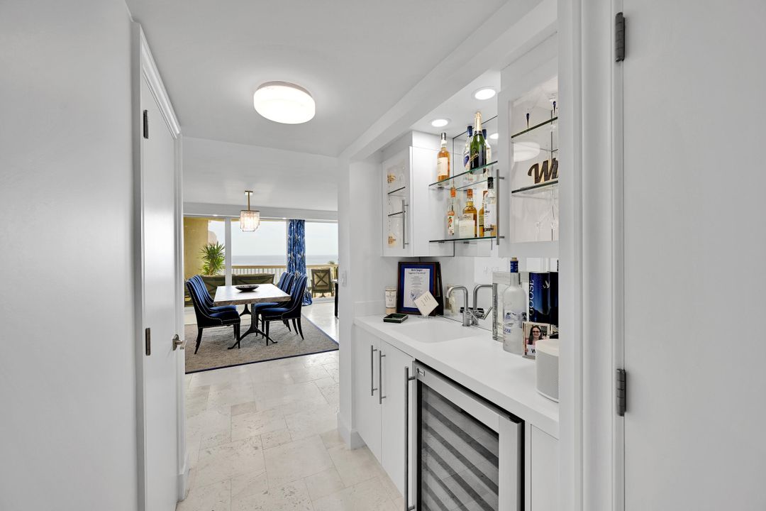 En Venta: $3,295,000 (3 camas, 2 baños, 2550 Pies cuadrados)