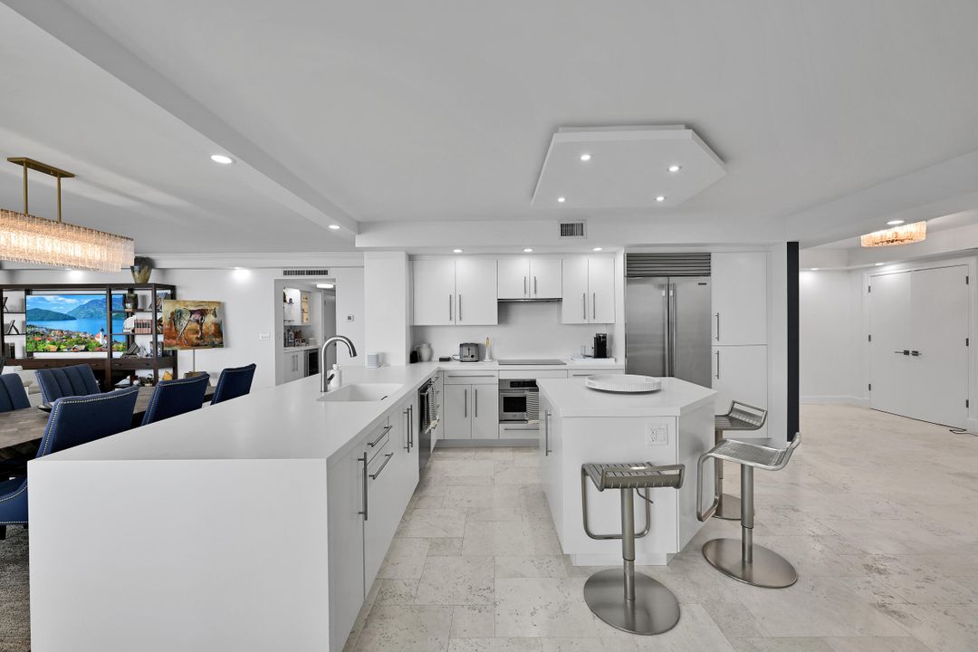 En Venta: $3,295,000 (3 camas, 2 baños, 2550 Pies cuadrados)