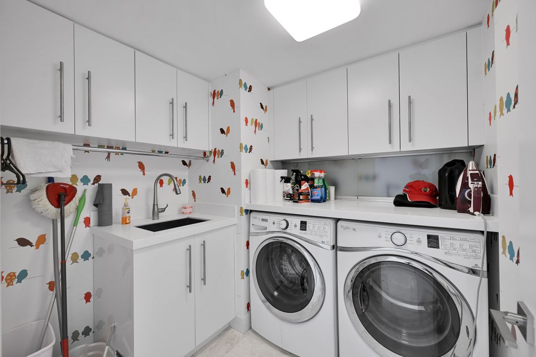 En Venta: $3,295,000 (3 camas, 2 baños, 2550 Pies cuadrados)