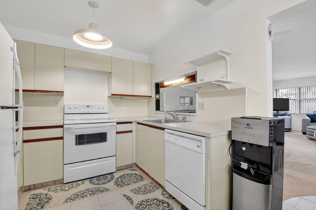 For Rent: $1,750 (2 beds, 2 baths, 1049 Square Feet)
