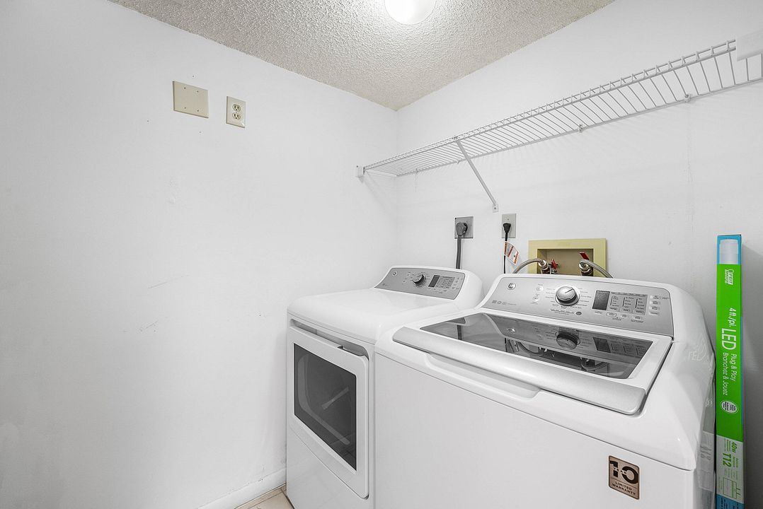 Activo con contrato: $150,000 (2 camas, 2 baños, 1220 Pies cuadrados)