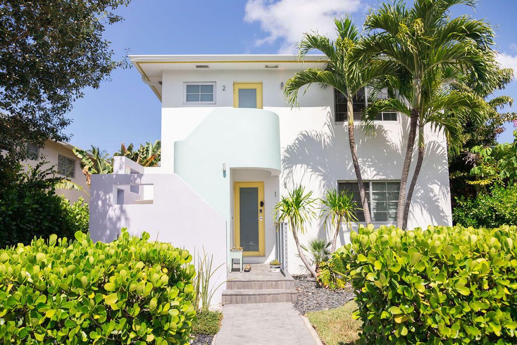 For Rent: $2,200 (1 beds, 1 baths, 700 Square Feet)