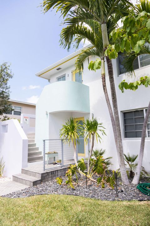 For Rent: $2,200 (1 beds, 1 baths, 700 Square Feet)