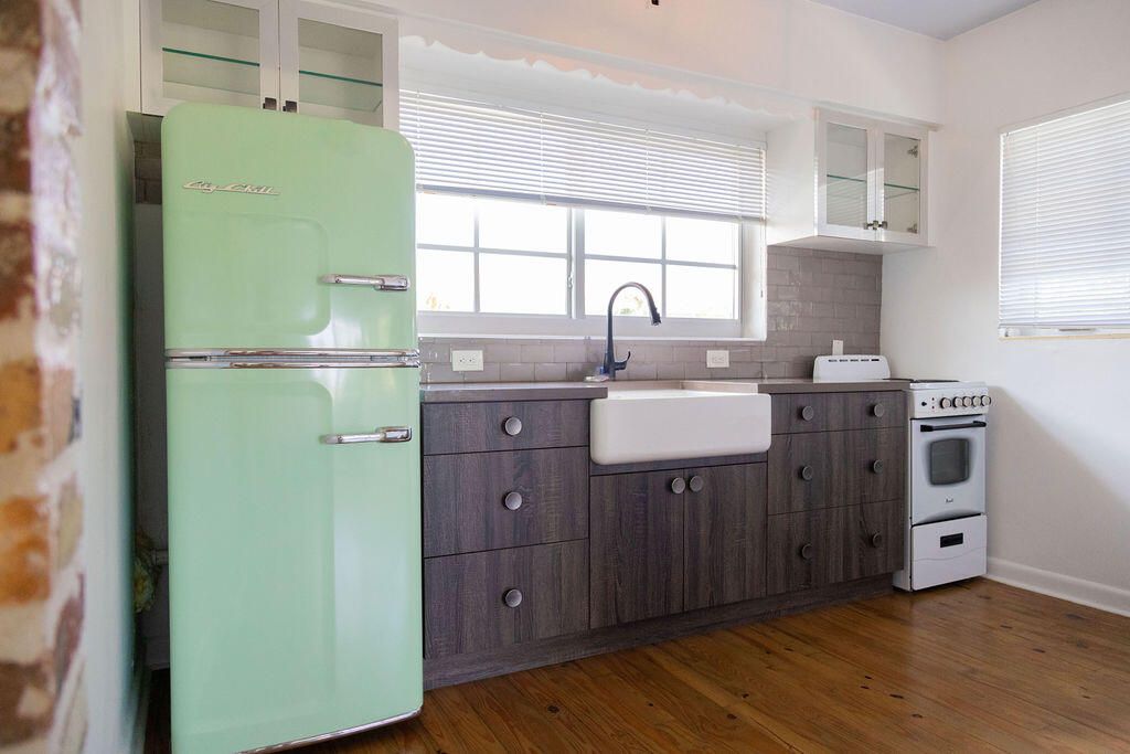 For Rent: $2,200 (1 beds, 1 baths, 700 Square Feet)