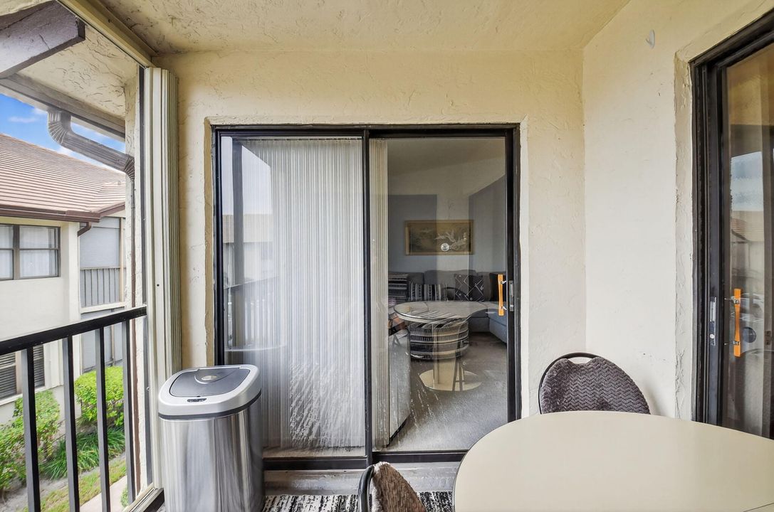 For Rent: $1,750 (2 beds, 2 baths, 1049 Square Feet)