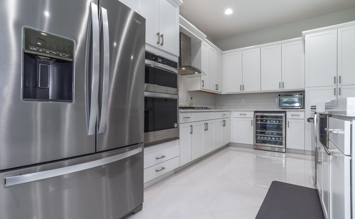 For Rent: $4,100 (4 beds, 3 baths, 2485 Square Feet)