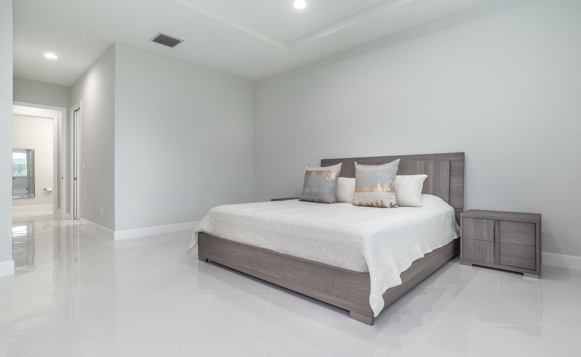 For Rent: $4,100 (4 beds, 3 baths, 2485 Square Feet)