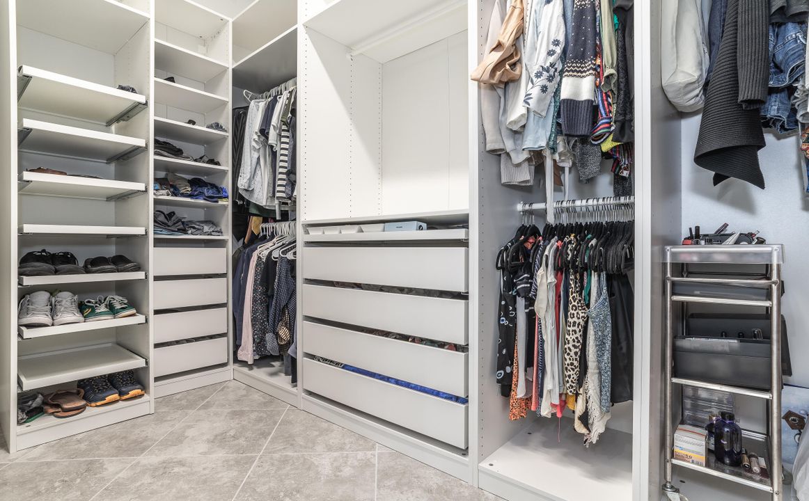 For Rent: $4,100 (4 beds, 3 baths, 2485 Square Feet)