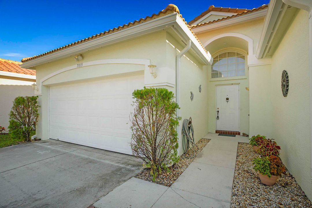 For Sale: $549,500 (3 beds, 2 baths, 1910 Square Feet)