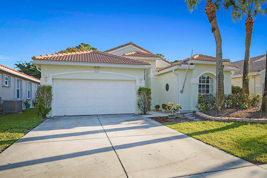 For Sale: $549,500 (3 beds, 2 baths, 1910 Square Feet)