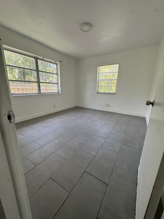 出租: $2,200 (2 贝兹, 1 浴室, 700 平方英尺)