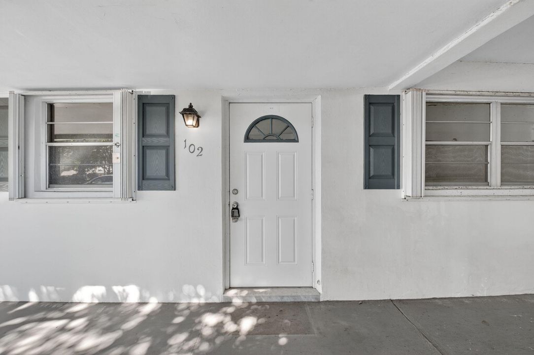 For Sale: $139,500 (2 beds, 2 baths, 969 Square Feet)