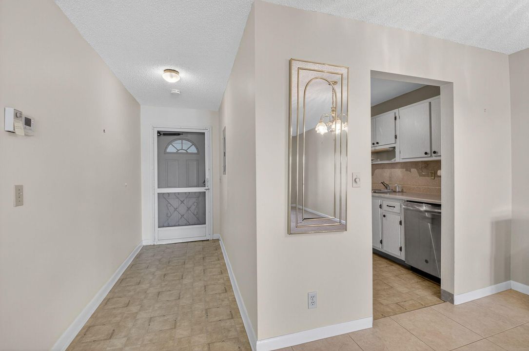 For Sale: $139,500 (2 beds, 2 baths, 969 Square Feet)