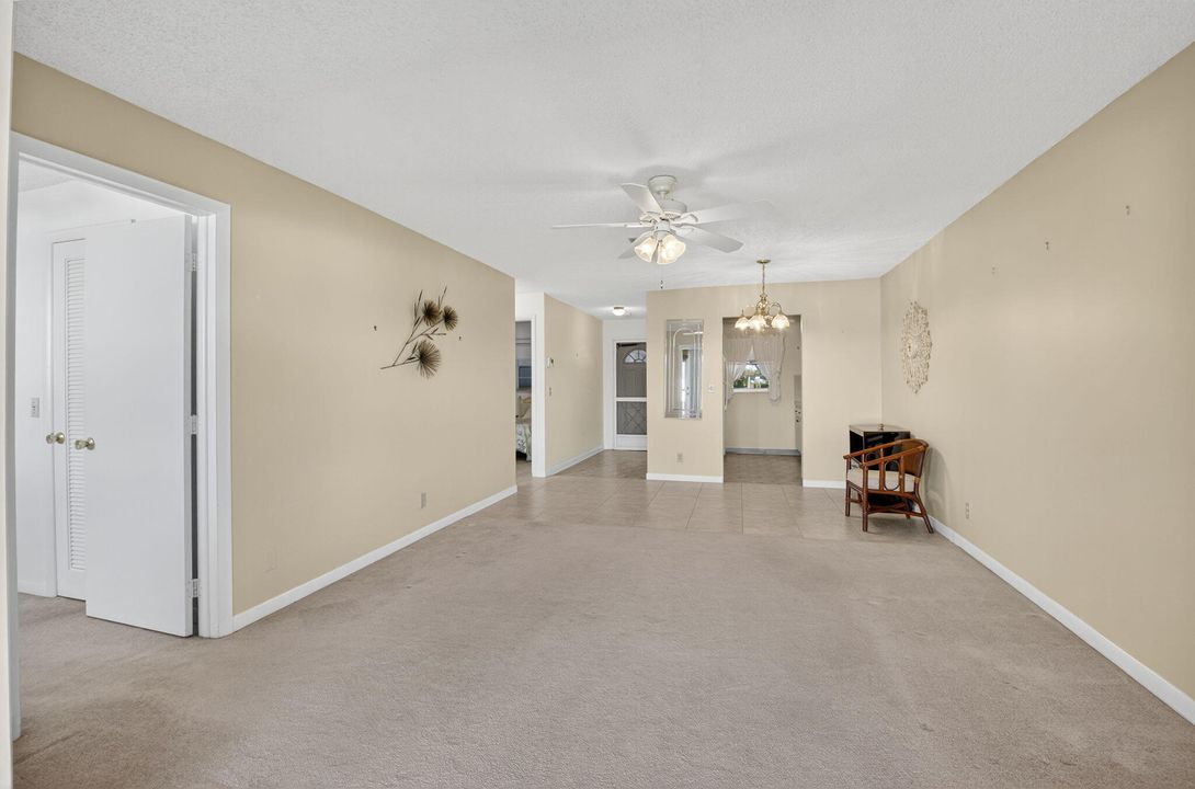 For Sale: $139,500 (2 beds, 2 baths, 969 Square Feet)