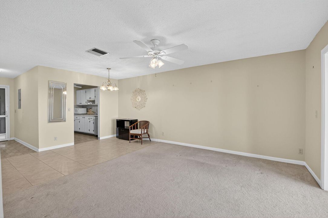 For Sale: $139,500 (2 beds, 2 baths, 969 Square Feet)