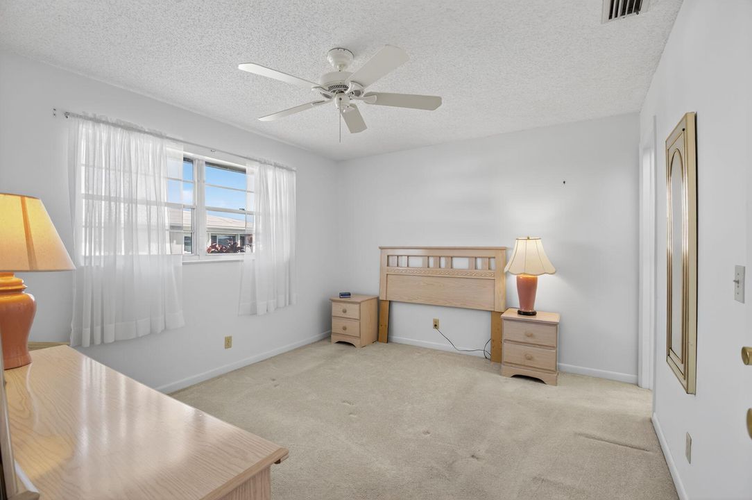 For Sale: $139,500 (2 beds, 2 baths, 969 Square Feet)