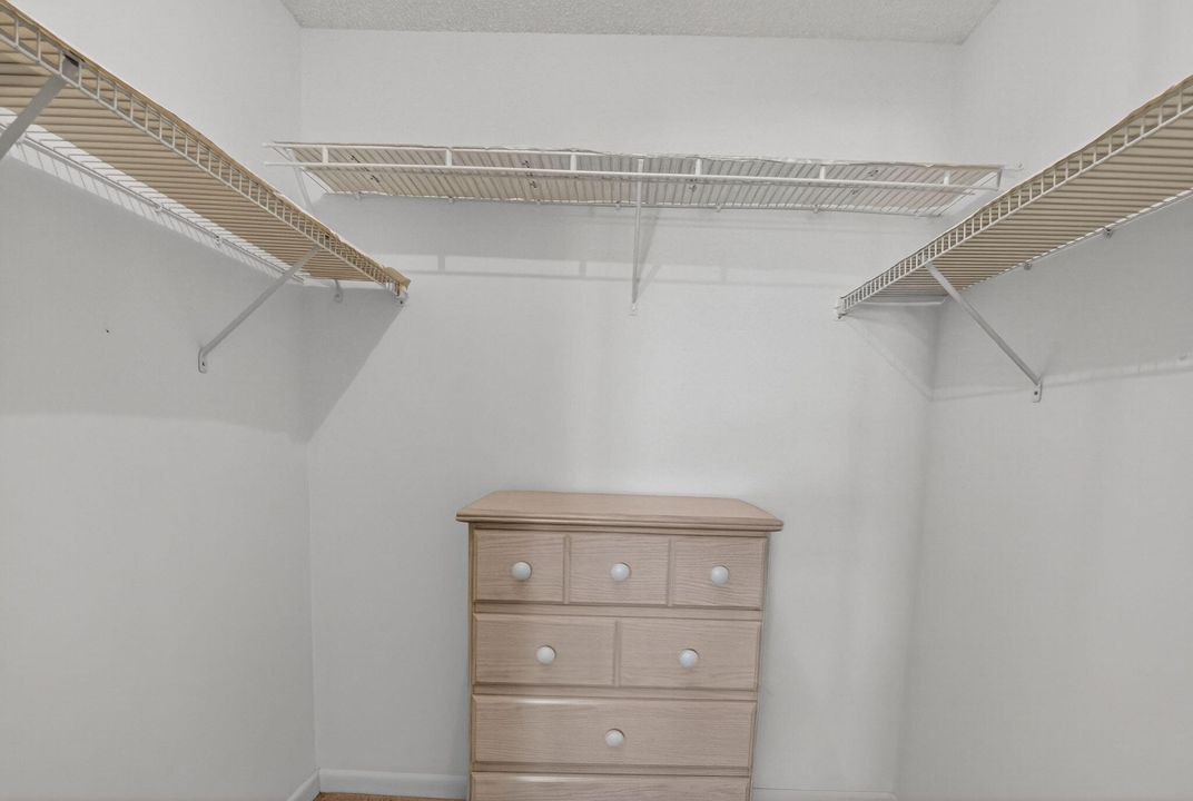 For Sale: $139,500 (2 beds, 2 baths, 969 Square Feet)