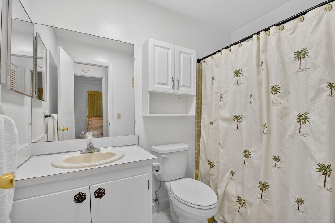 For Sale: $139,500 (2 beds, 2 baths, 969 Square Feet)