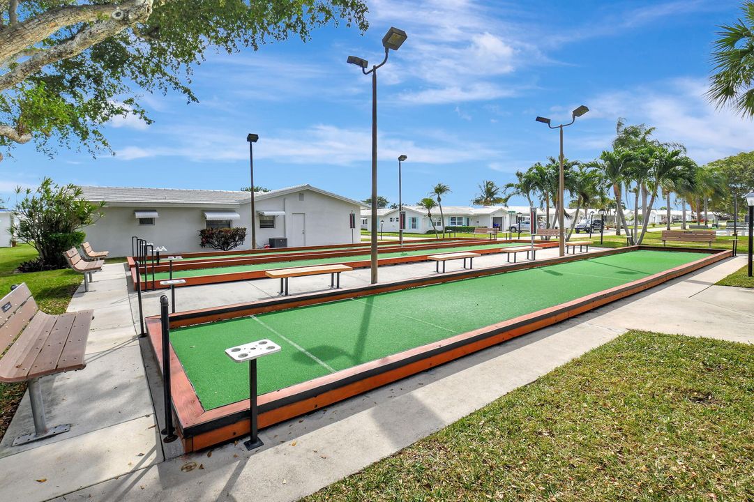 For Sale: $139,500 (2 beds, 2 baths, 969 Square Feet)