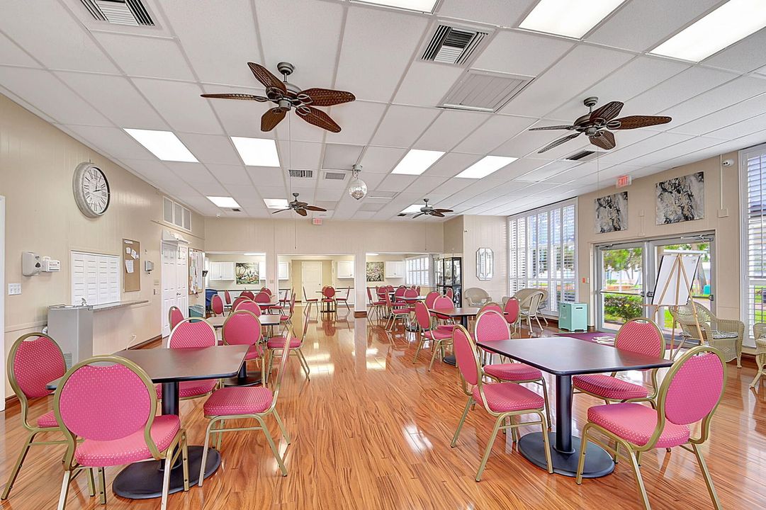 For Sale: $139,500 (2 beds, 2 baths, 969 Square Feet)