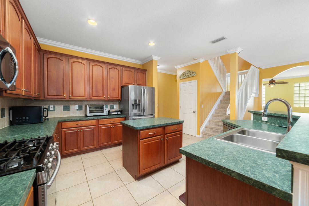 For Sale: $619,999 (5 beds, 3 baths, 2897 Square Feet)