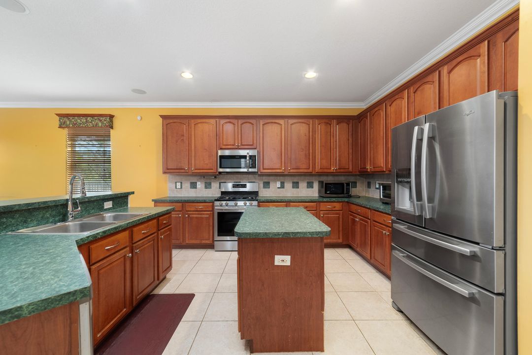 For Sale: $619,999 (5 beds, 3 baths, 2897 Square Feet)