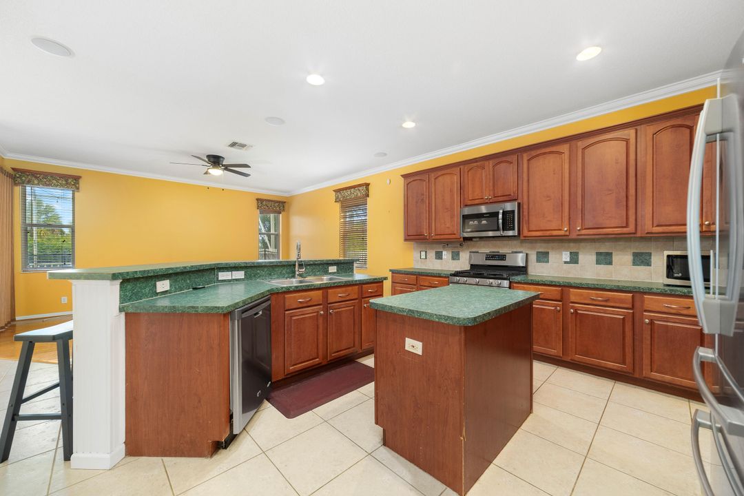 For Sale: $619,999 (5 beds, 3 baths, 2897 Square Feet)