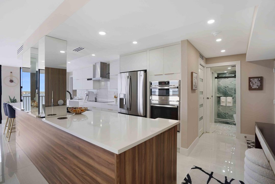 待售: $895,000 (2 贝兹, 2 浴室, 1330 平方英尺)