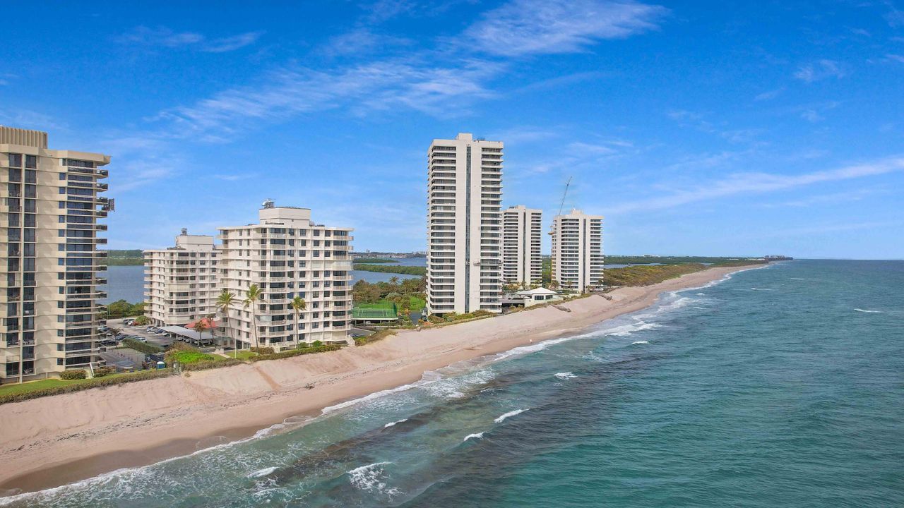 待售: $895,000 (2 贝兹, 2 浴室, 1330 平方英尺)