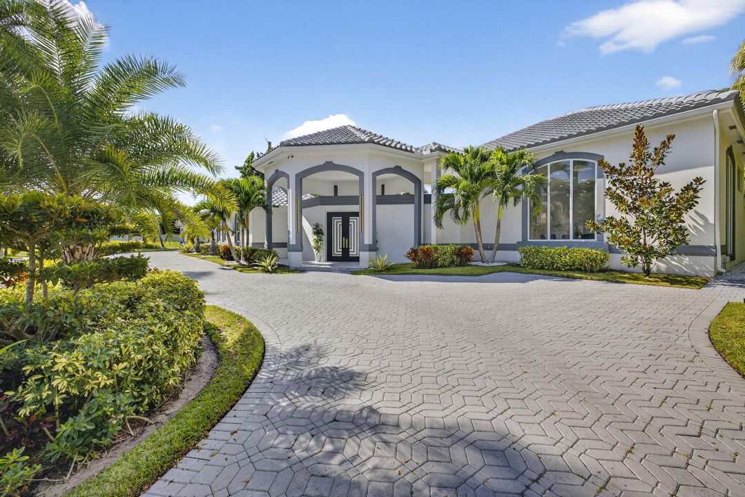 For Sale: $3,795,000 (6 beds, 6 baths, 4115 Square Feet)