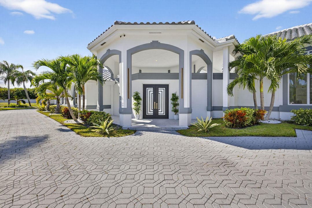 For Sale: $3,795,000 (6 beds, 6 baths, 4115 Square Feet)