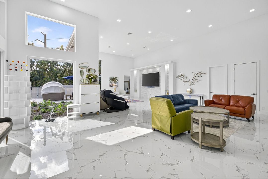 For Sale: $3,795,000 (6 beds, 6 baths, 4115 Square Feet)