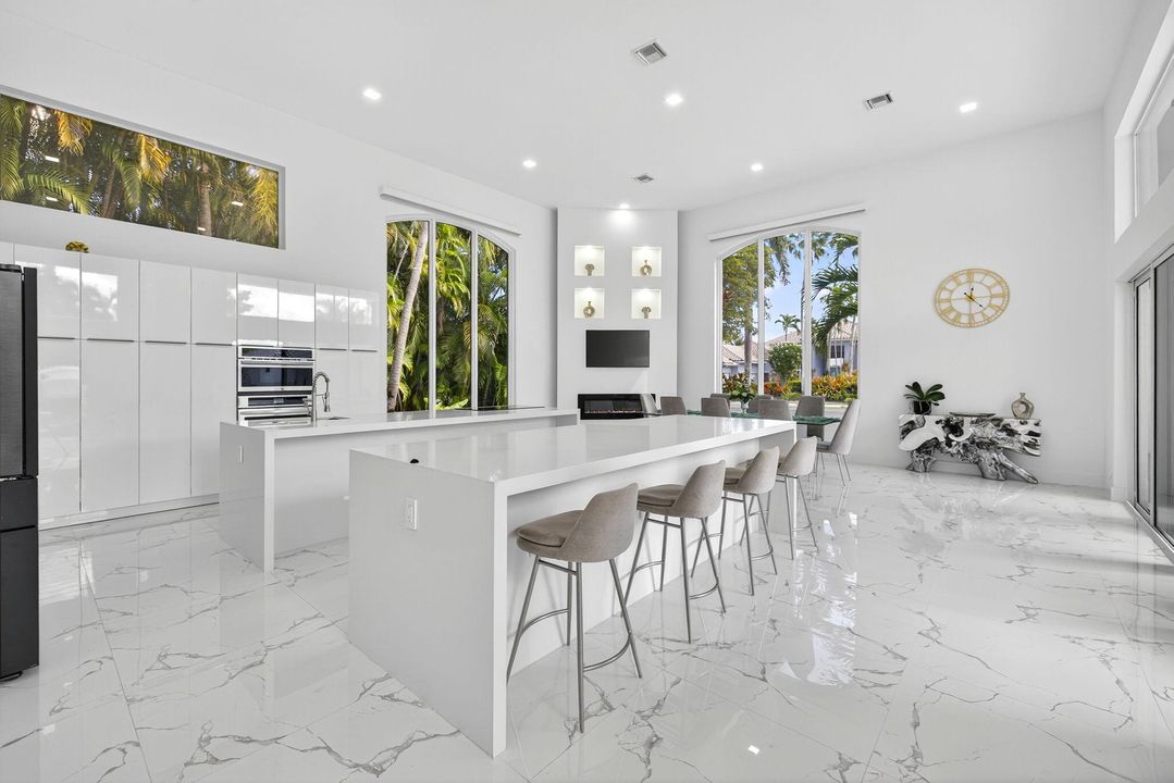 For Sale: $3,795,000 (6 beds, 6 baths, 4115 Square Feet)