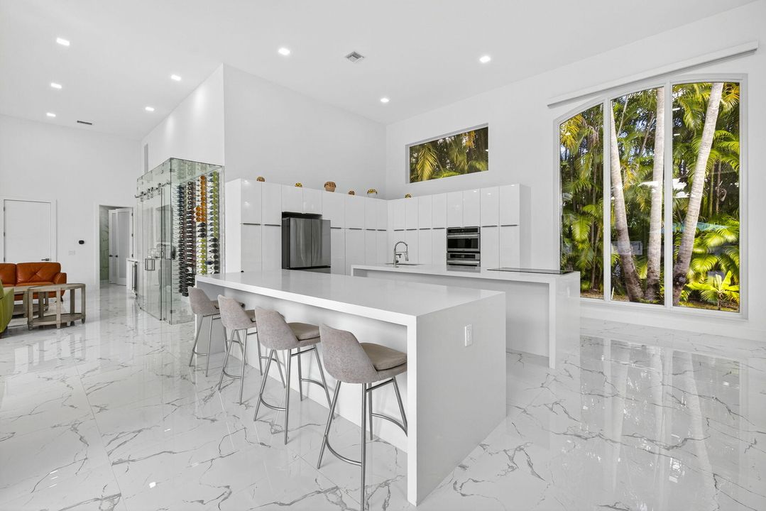 For Sale: $3,795,000 (6 beds, 6 baths, 4115 Square Feet)