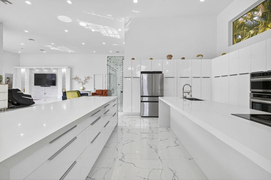 For Sale: $3,795,000 (6 beds, 6 baths, 4115 Square Feet)