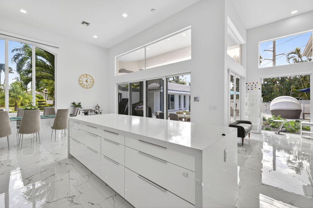 For Sale: $3,795,000 (6 beds, 6 baths, 4115 Square Feet)