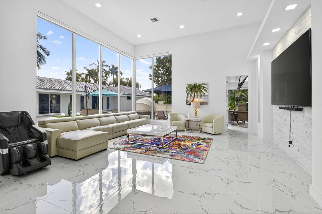 For Sale: $3,795,000 (6 beds, 6 baths, 4115 Square Feet)