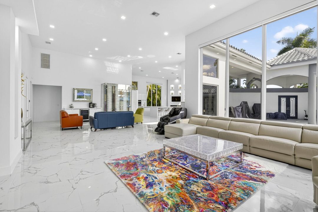 For Sale: $3,795,000 (6 beds, 6 baths, 4115 Square Feet)