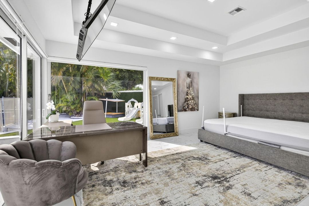 For Sale: $3,795,000 (6 beds, 6 baths, 4115 Square Feet)