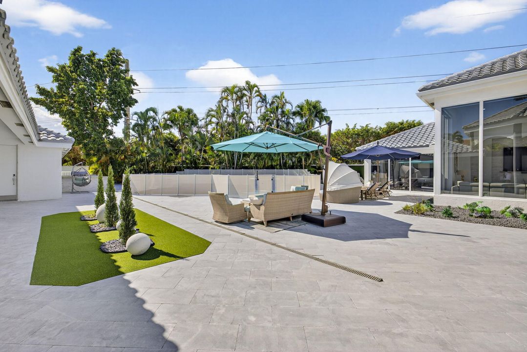 For Sale: $3,795,000 (6 beds, 6 baths, 4115 Square Feet)