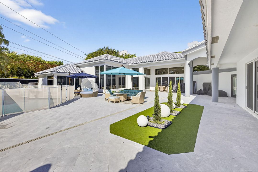 For Sale: $3,795,000 (6 beds, 6 baths, 4115 Square Feet)