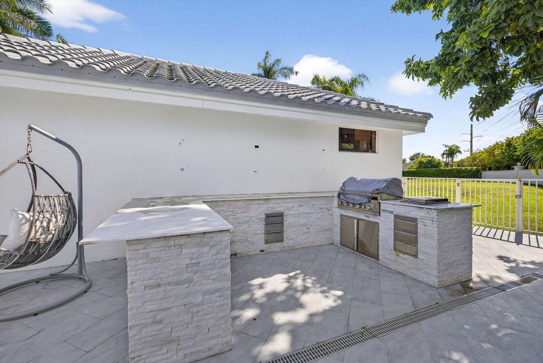 For Sale: $3,795,000 (6 beds, 6 baths, 4115 Square Feet)