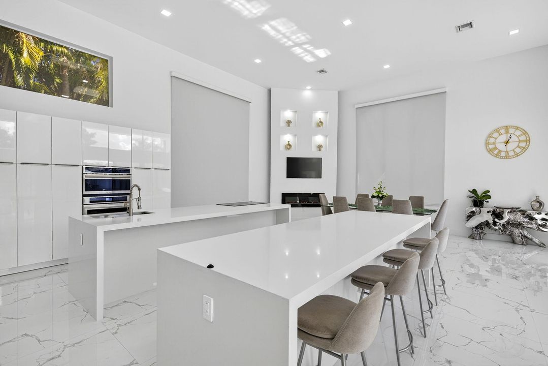 For Sale: $3,795,000 (6 beds, 6 baths, 4115 Square Feet)