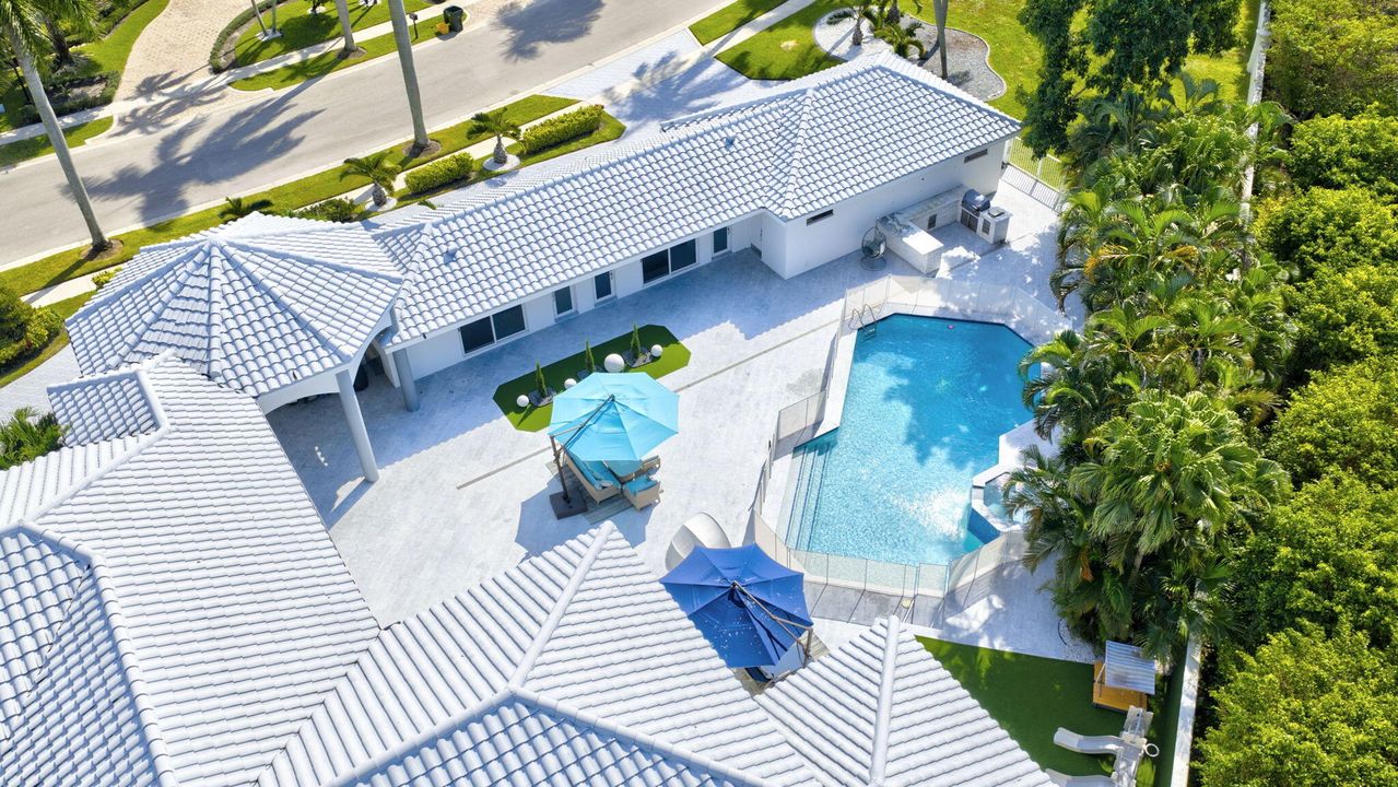 For Sale: $3,795,000 (6 beds, 6 baths, 4115 Square Feet)