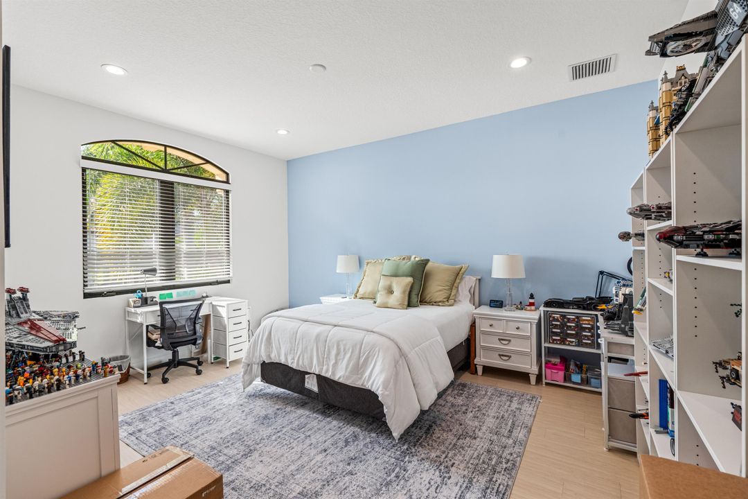 For Sale: $3,495,000 (7 beds, 6 baths, 5505 Square Feet)