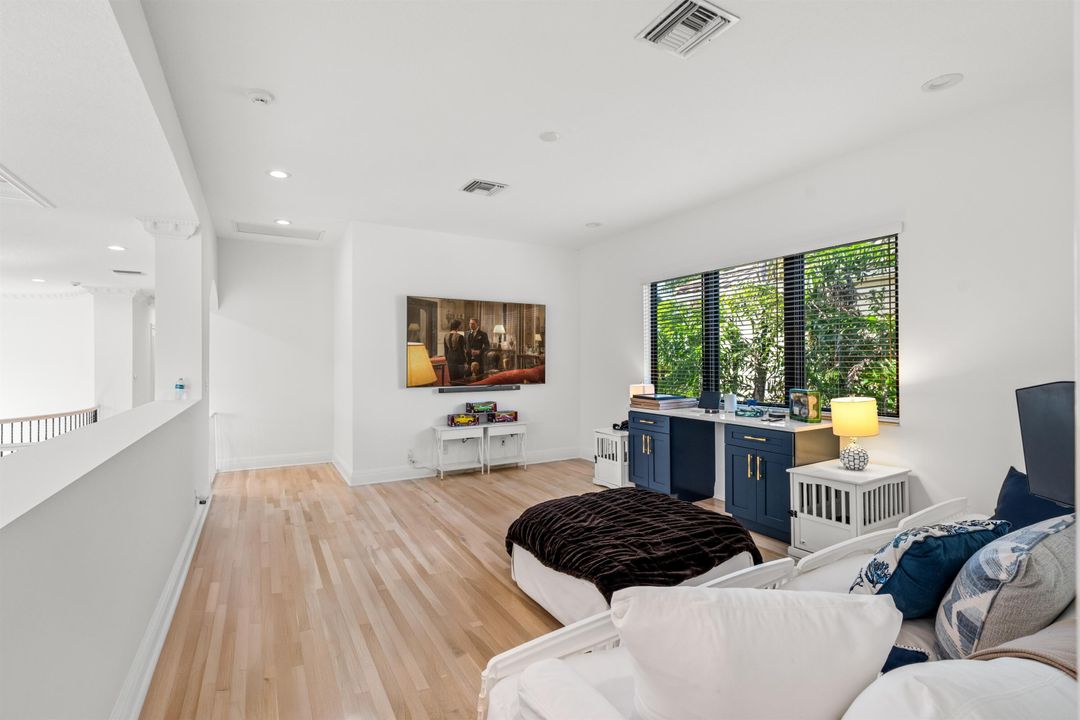 For Sale: $3,495,000 (7 beds, 6 baths, 5505 Square Feet)