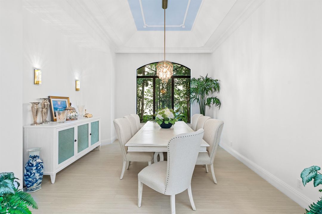 For Sale: $3,495,000 (7 beds, 6 baths, 5505 Square Feet)