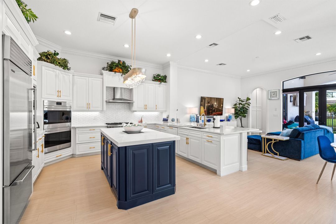 For Sale: $3,495,000 (7 beds, 6 baths, 5505 Square Feet)